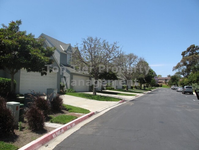 Building Photo - ****Beautiful 2 bed/2 bath Townhouse in Carlsbad - Great Location - Available 06/21****