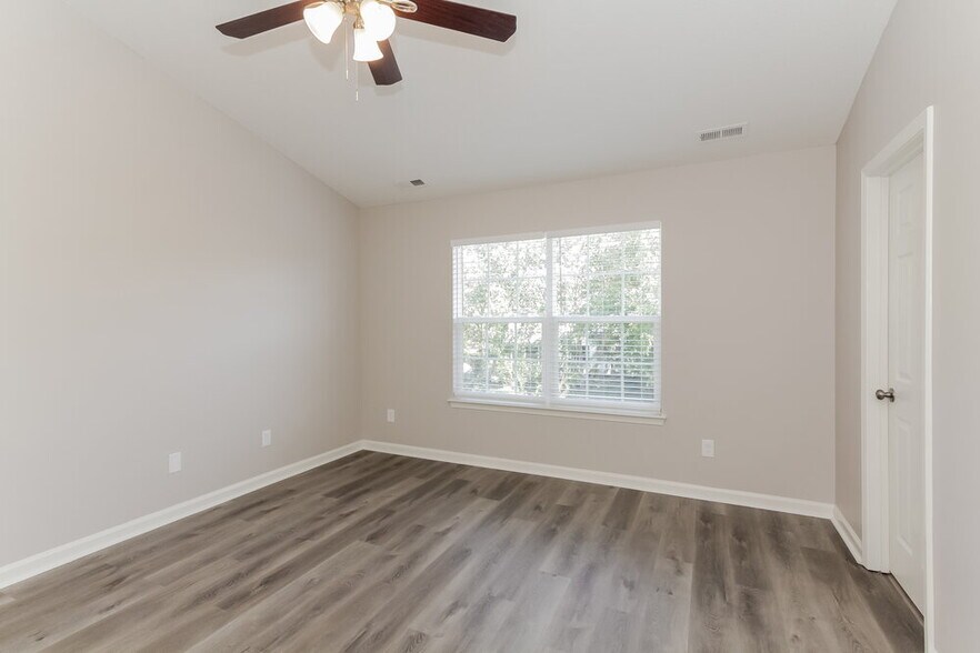 Building Photo - 7223 Claiborne Woods Rd