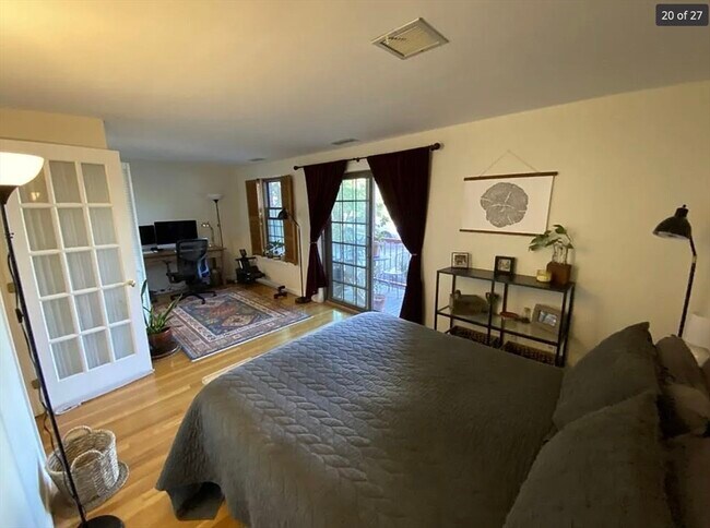 Building Photo - 3 Devens St
