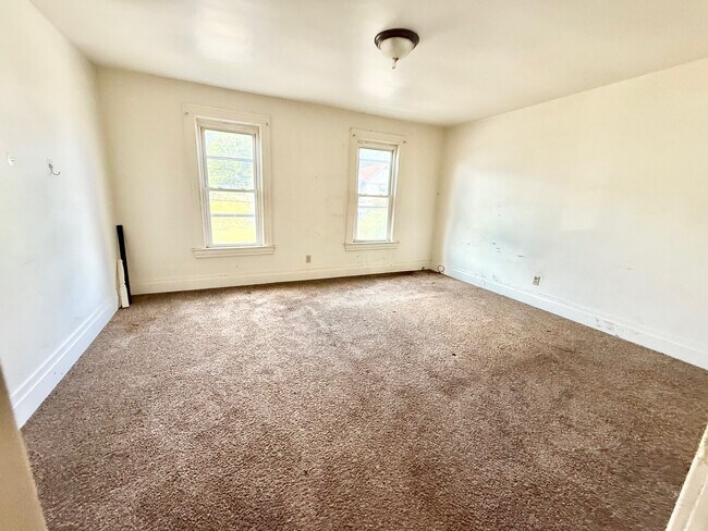 Building Photo - 726 Waddell Ave