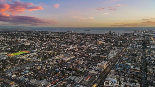 Building Photo - 1598 Long BCH