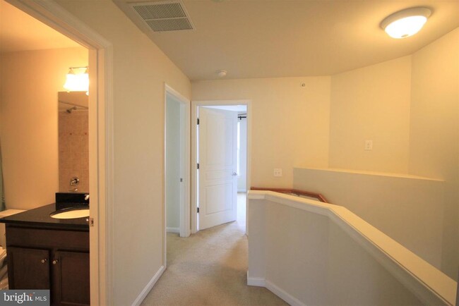 Building Photo - 609 Ellison Dr