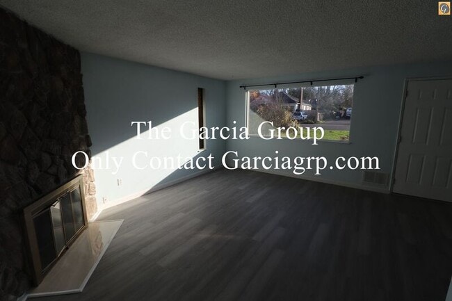 Building Photo - 4505 NE Emerson St