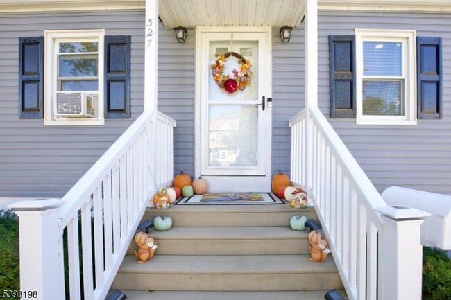 Building Photo - 327 Roosevelt Ln