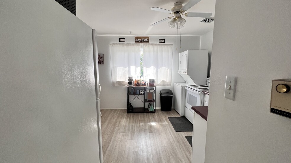 Kitchen Entrance - 5310 Godfrey Rd