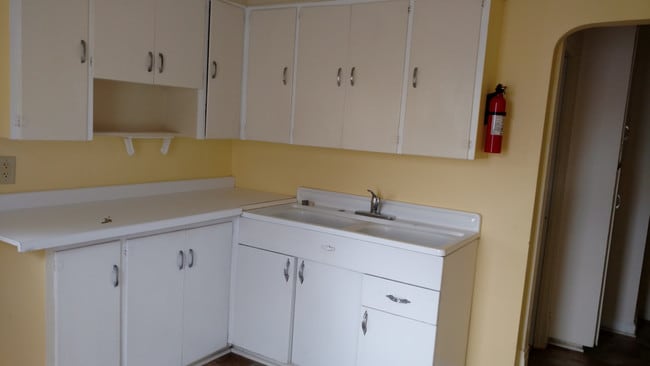 Building Photo - 513 Triplex