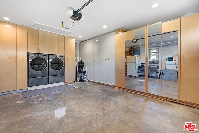 Building Photo - 11314 Homedale St