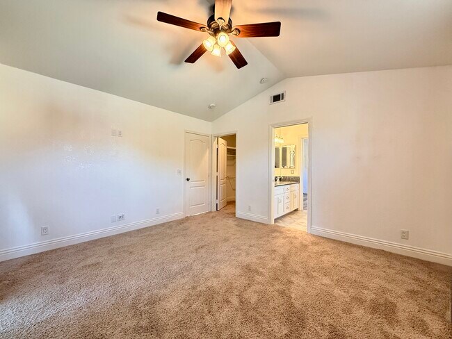 Building Photo - 4832 Maureen Ln