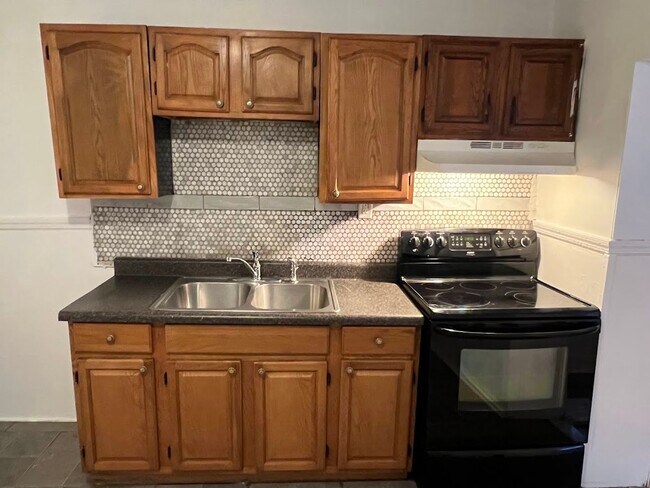 Building Photo - 1542 1/2 Centre Avenue