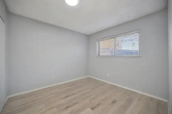 Building Photo - 5800 Mascot Ave