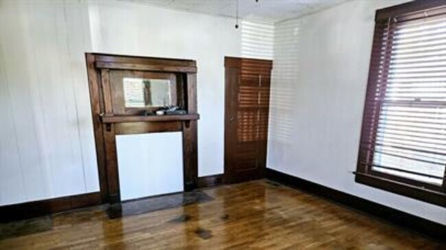 Building Photo - Quaint 2 Bed, 1 Bath Home – Available 11/1...