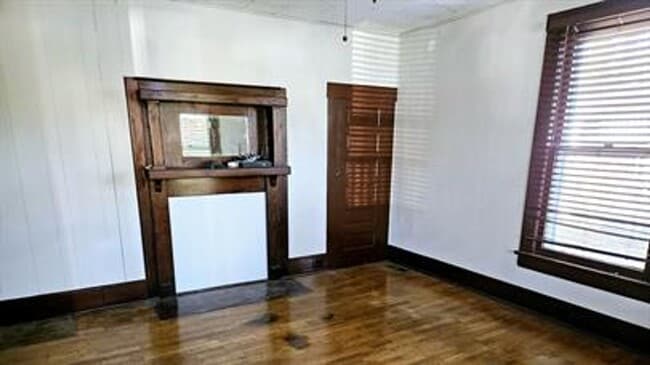 Building Photo - Quaint 2 Bed, 1 Bath Home – Available 11/1/25!