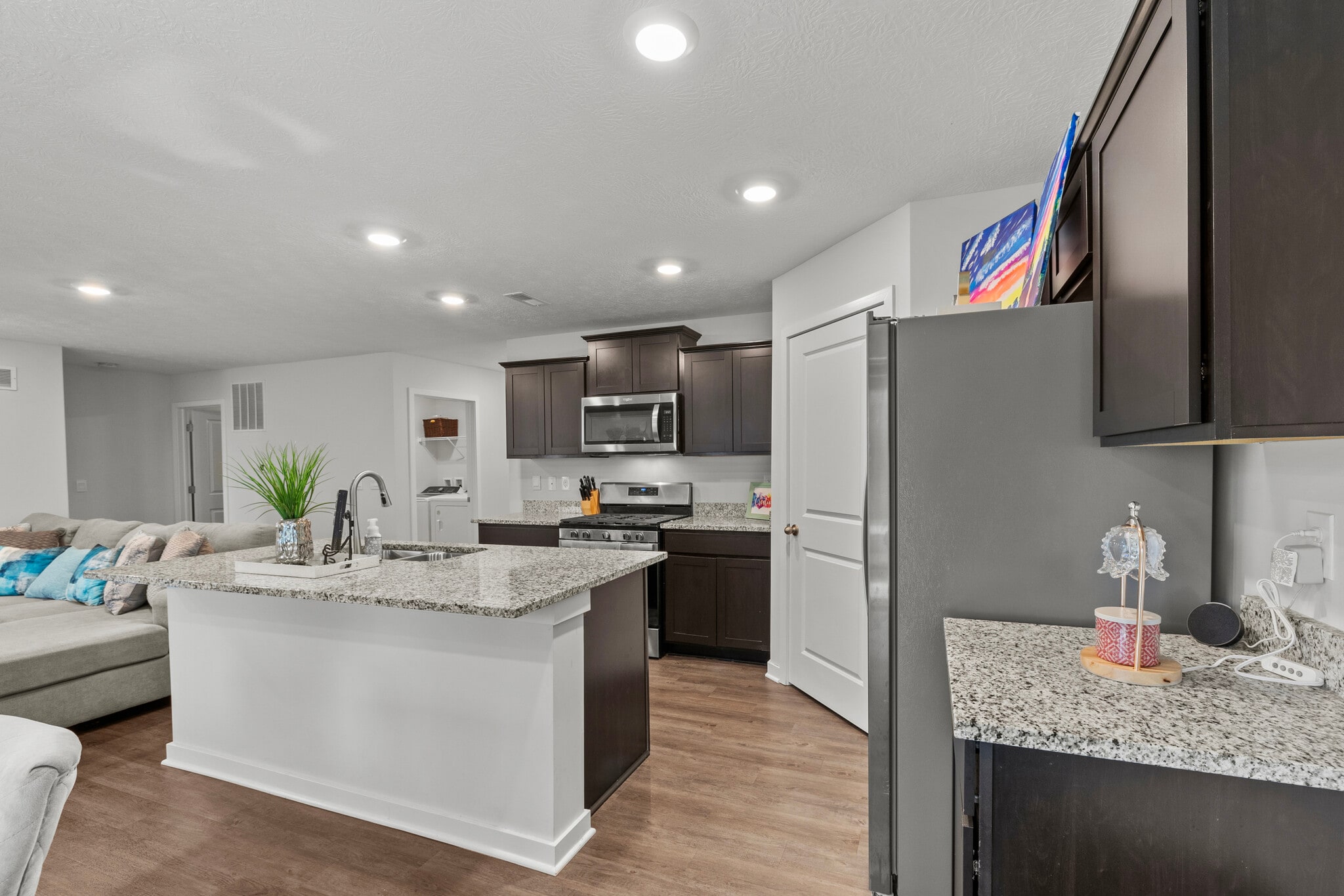 Building Photo - 5969 Hollett Dr S