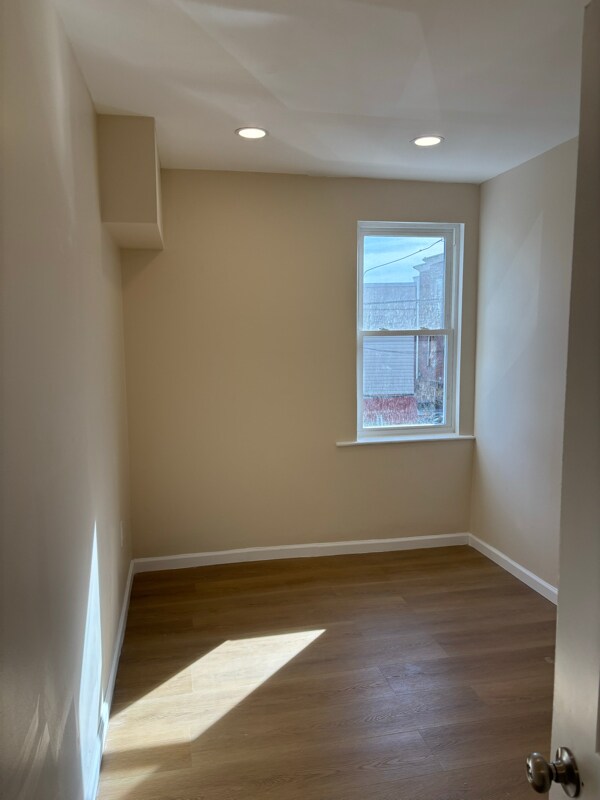 Building Photo - 1318 E Luzerne St