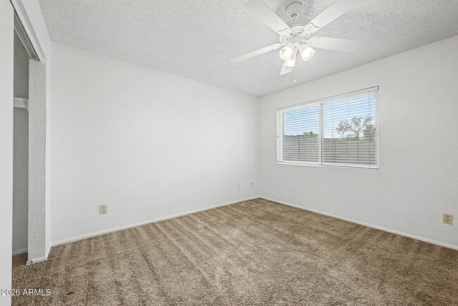 Building Photo - 932 W Libra Dr