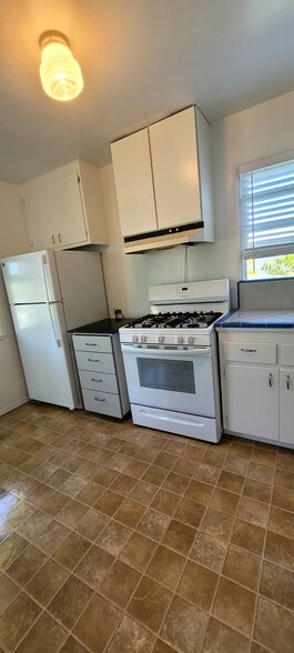 Building Photo - 4313 Mentone St