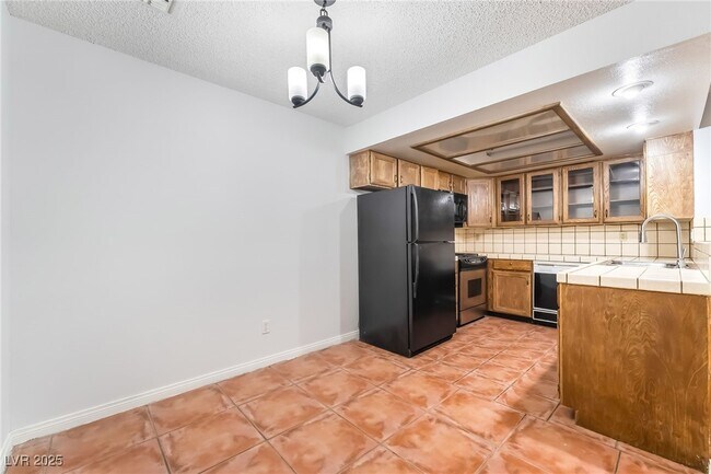 Building Photo - 1418 Santa Margarita St