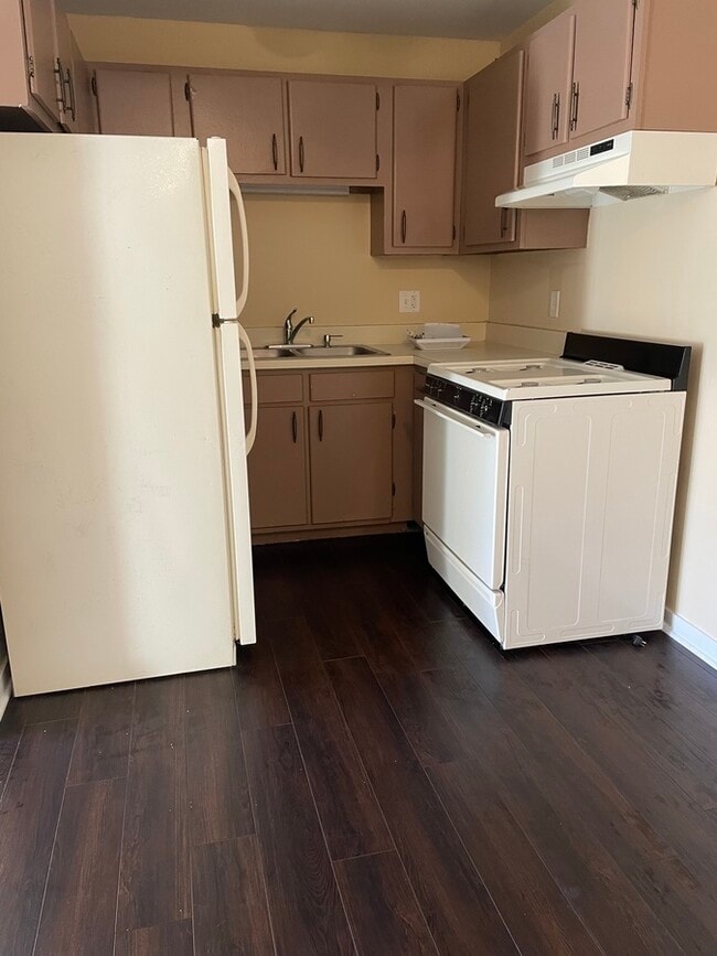 Building Photo - 1500 Light Road