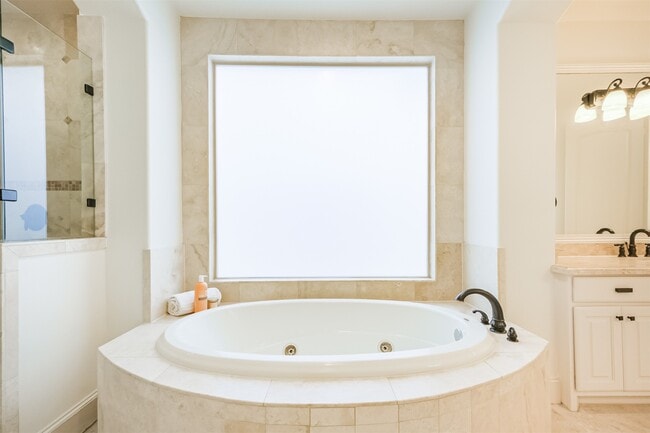 Building Photo - 407 W Bell St