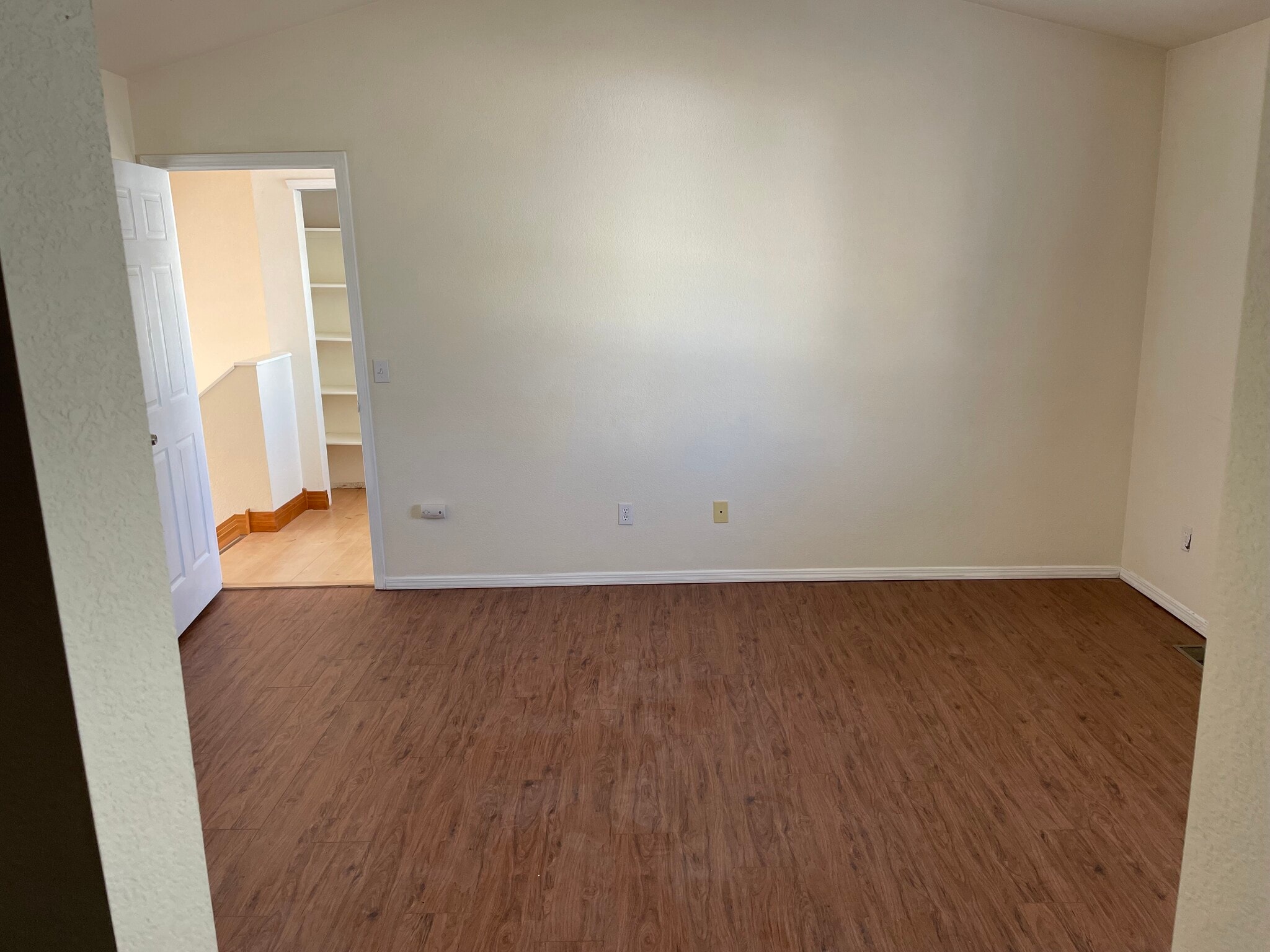 Upper floor master bedroom suite (new floors) - 535 Canyon View Drive