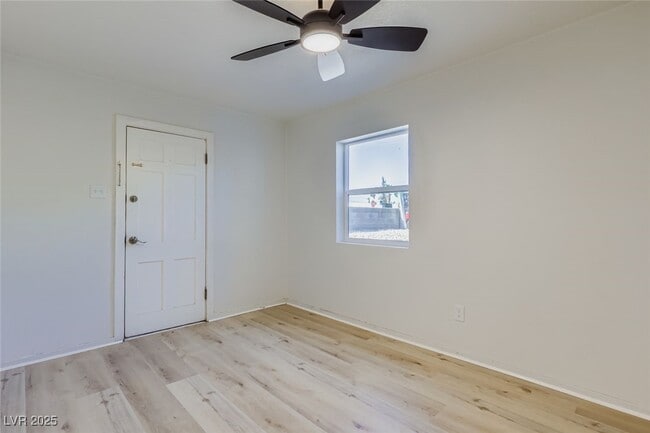 Building Photo - 663 D