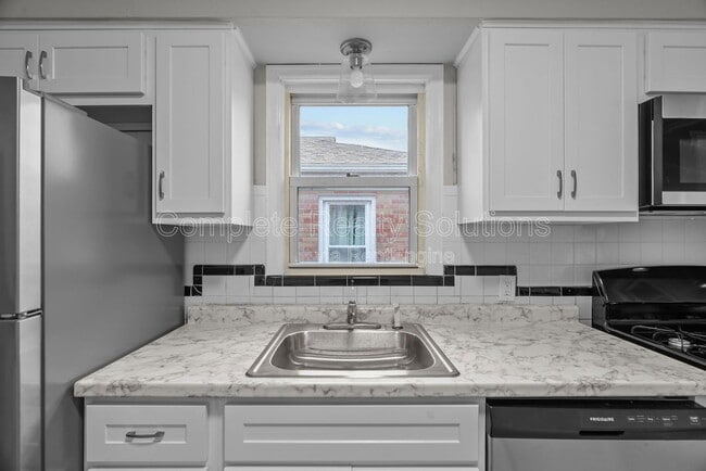 Building Photo - 2104 Lexa Dr