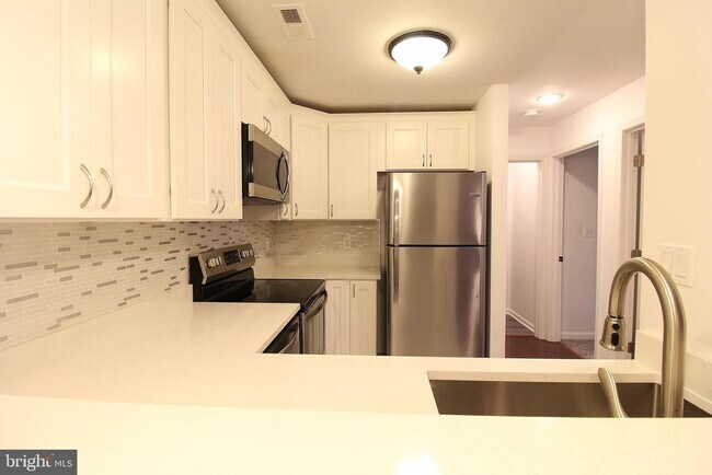 Building Photo - 102 Chesterfield Ln