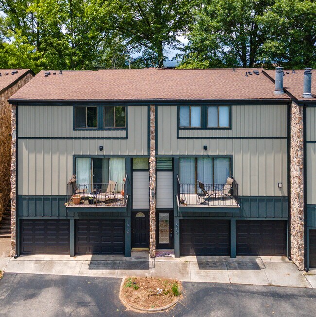 Building Photo - 1960 Cherokee Bluff Dr