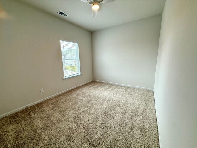 Building Photo - Beautiful New Home in Sought After Neighbo...