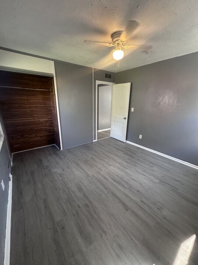 Building Photo - 16313 Clearview Ave