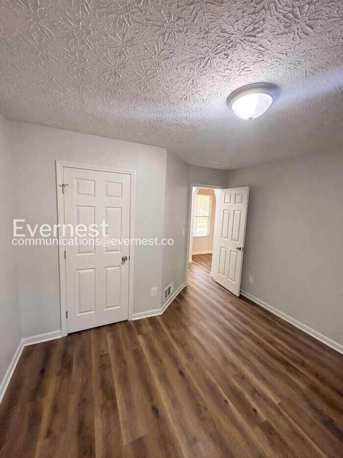 Building Photo - 908 Castle Ct