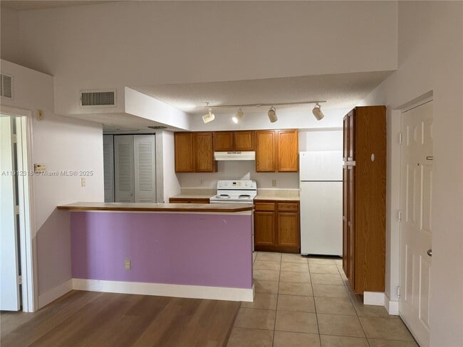 Building Photo - 9907 Westwood Dr