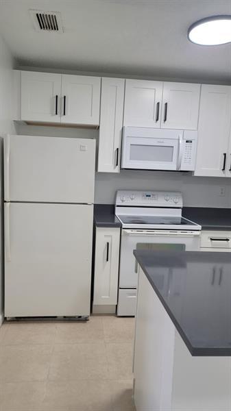 Building Photo - 6882 NW 173rd Dr