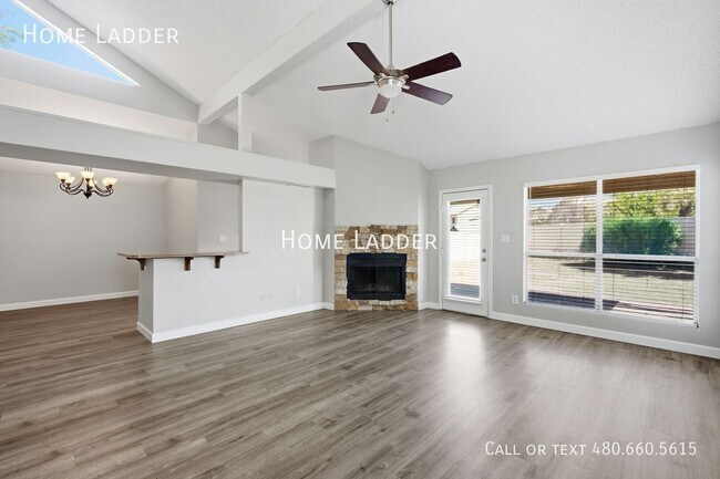 Building Photo - 745 N Hazelton Dr