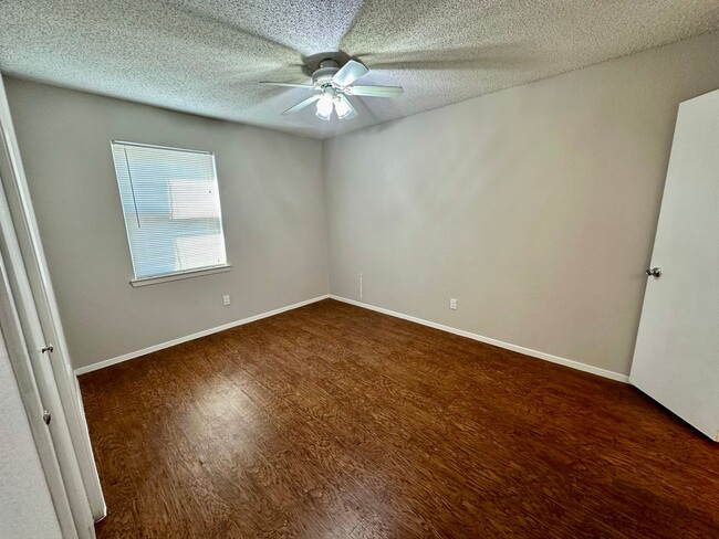 Building Photo - 2-Bedroom 2-Bathroom Condo Close to Baylor...