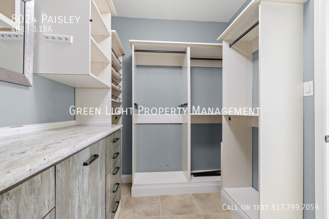 Building Photo - 8024 Paisley-