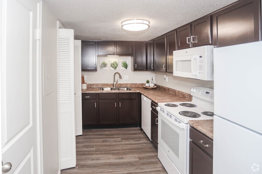 2BR, 1.5BA - 1200 SF - Eagle Lake Landing