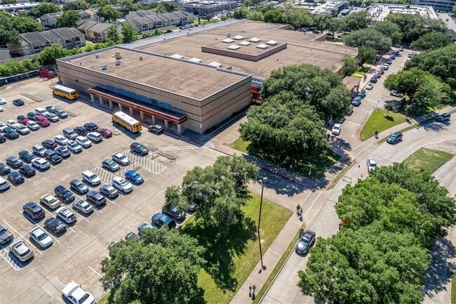 Building Photo - 9850 Pagewood Ln