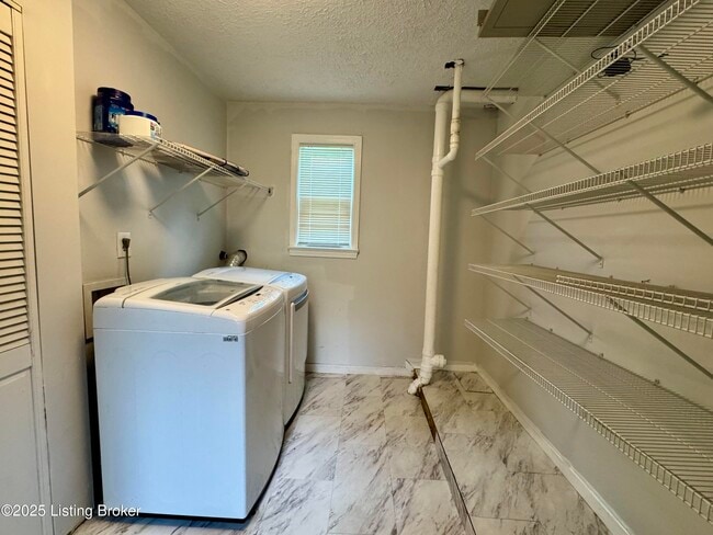 Building Photo - 9218 Axminster Dr