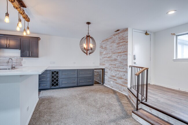 Building Photo - 340 Springlake Ln