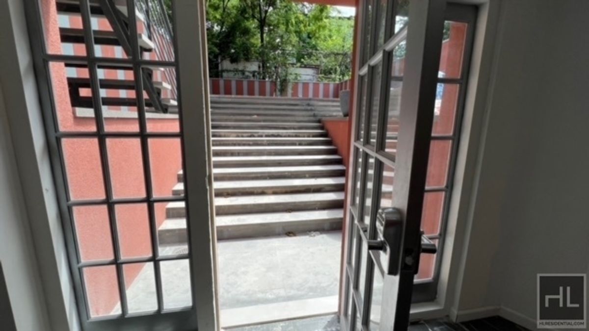 Building Photo - 100% GUT RENOVATED DUPLEX  with PRIVATE GA...