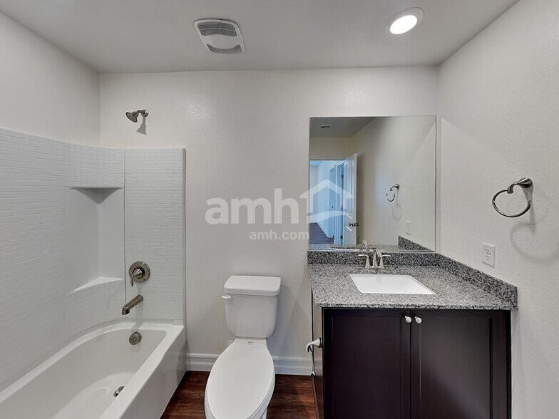 Building Photo - 5804 Petronius St