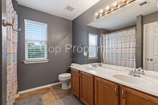 Building Photo - 1306 Alpine Pond