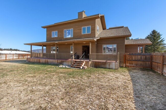 Building Photo - 708 Palisades Dr