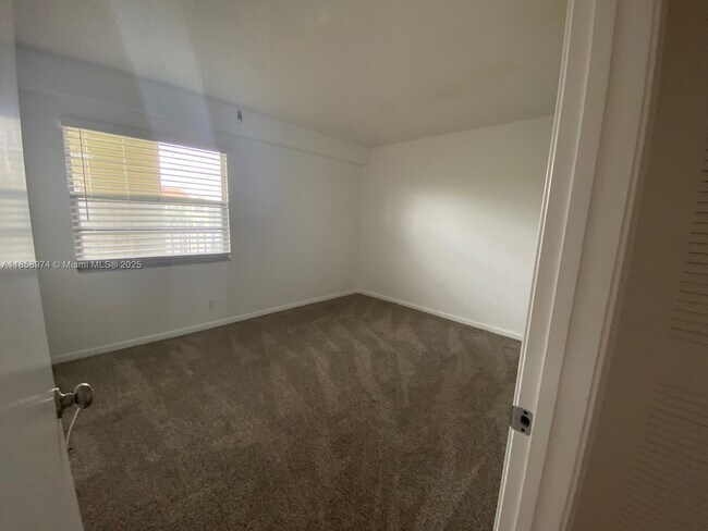 Building Photo - 13000 SW 15th Ct
