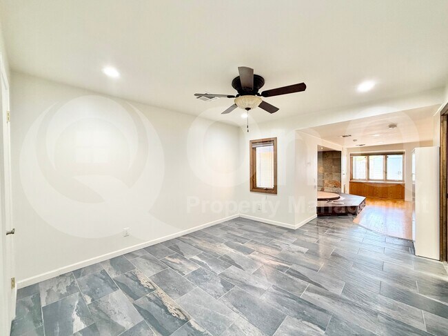 Building Photo - 4405 S Newberry Rd