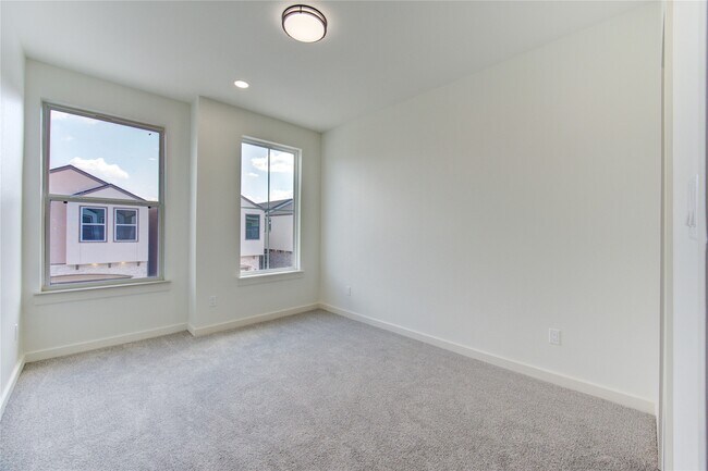 Building Photo - 2915 El Fenice Ln