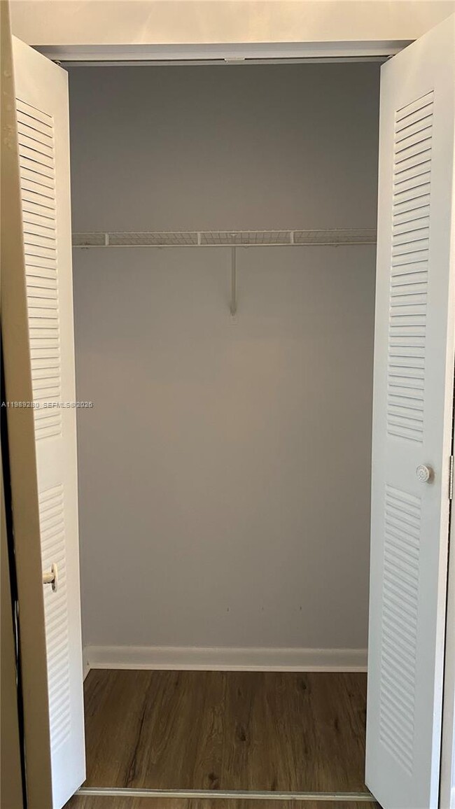 Building Photo - 543 Racquet Club Rd