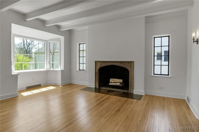 Building Photo - 305 Girard Ave