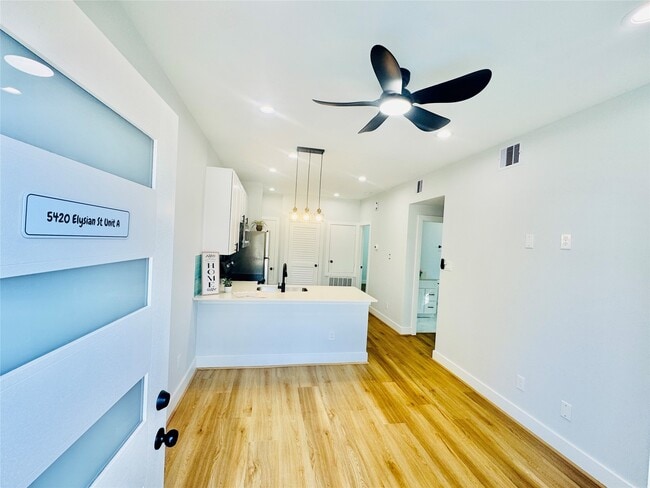 Building Photo - 5420 Elysian St